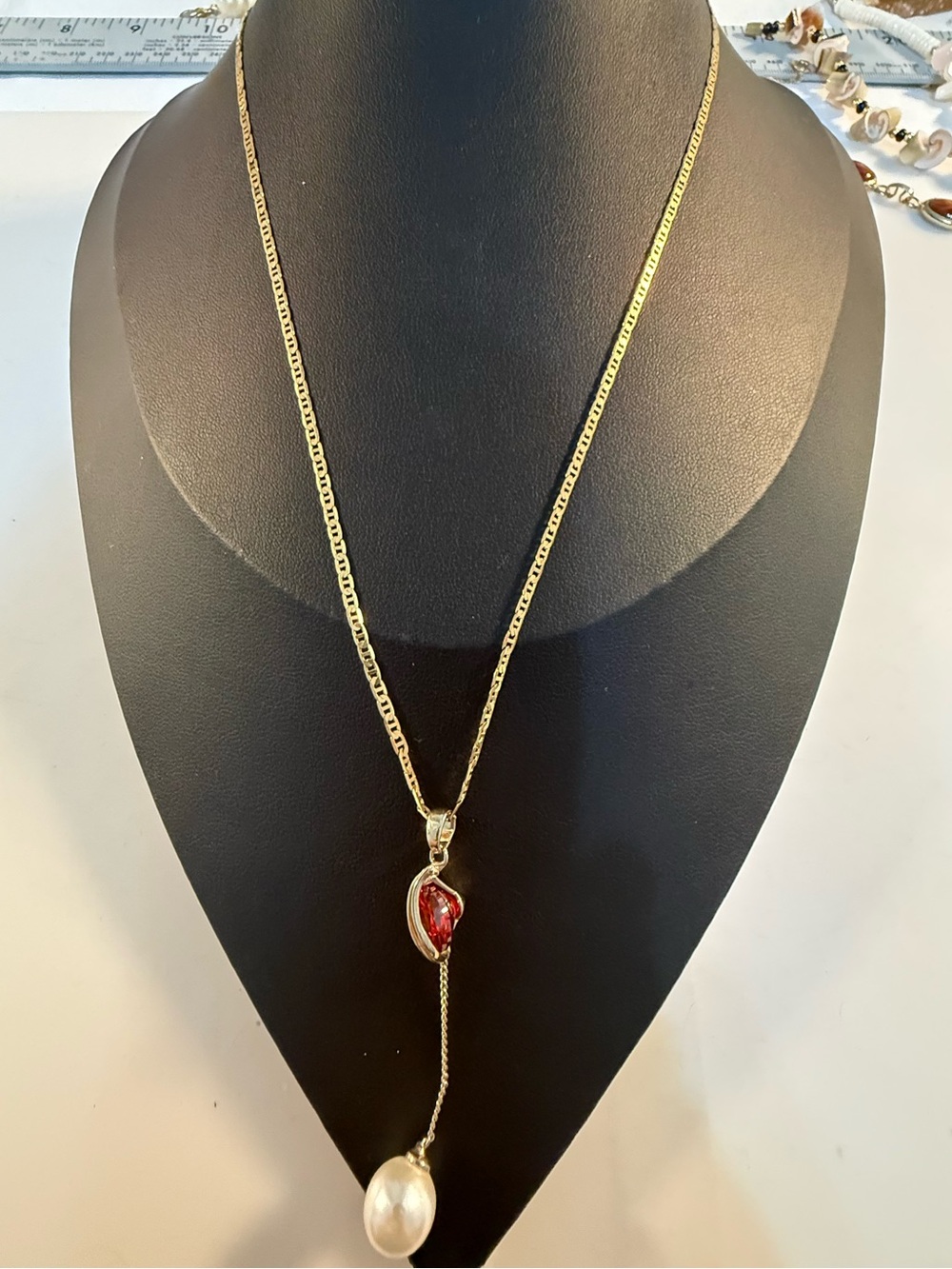 Vintage GHR Gold-Tone Lariat Necklace  Guc w/Red glass Gem & Pearl Drop Guc 22”